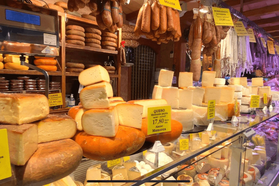 cheese counter mercat olivar palma mallorca