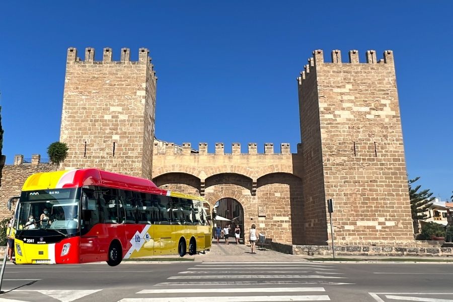 Sightseeing by bus in North East Mallorca