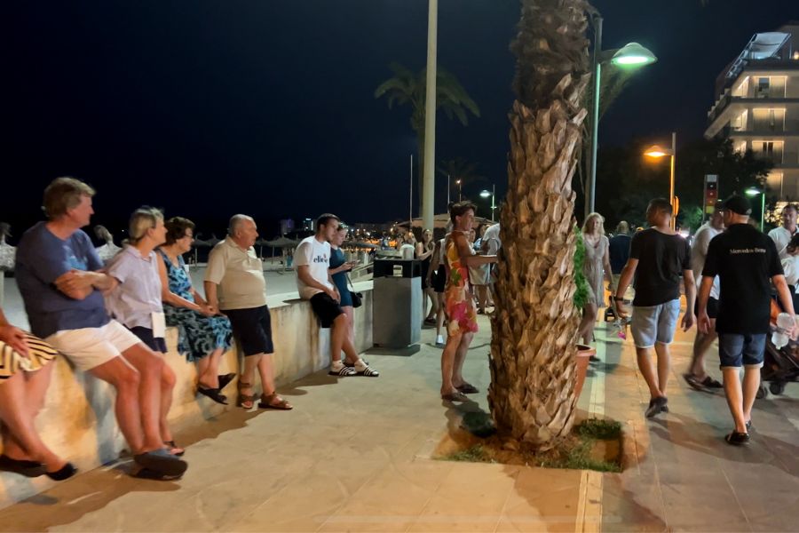 Nightlife in Cala Millor - the Paseo Maritimo